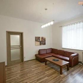 2 POKOJE, GARAŻ + MIEJSCE POSTOJOWE!
