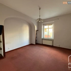 Przestronny apartament w kamienicy z windą