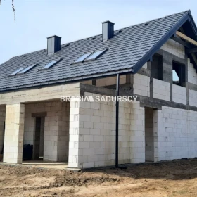 Dom z garażem i pięknym widokiem – Głogoczów