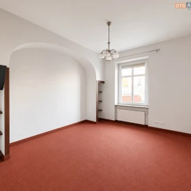 Przestronny apartament w kamienicy z windą