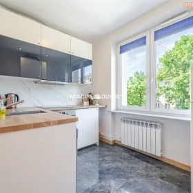2 pok/ os. kuchnia/ balkon/ ul. Królewska. 