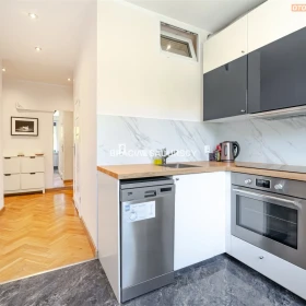 2 pok/ os. kuchnia/ balkon/ ul. Królewska. 