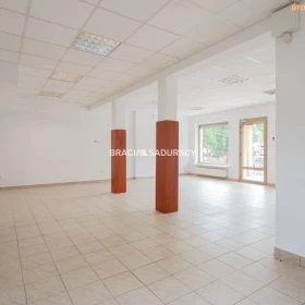 Lokal handlowo-usługowy 77,3 m², parking, Skawina