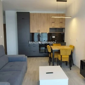 Mieszkanie 4 pokoje75 m2 - Kraków