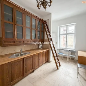 Powierzchnie biurowe, szkolne na Starym Mieście