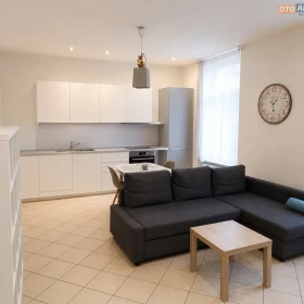 Funkcjonalny apartament w pobliżu Parku Chopina