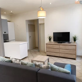 Funkcjonalny apartament w pobliżu Parku Chopina