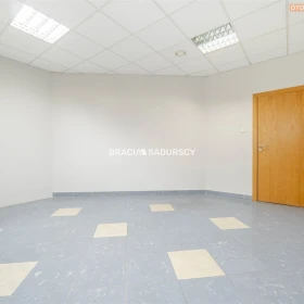 LOKAL OK 15,5 M2 BIUROWY PRĄDNIK BIAŁY -BIUROWIEC