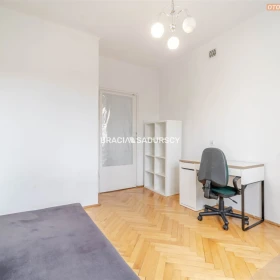 59m2 3 pok+os kuchnia Ul.Staszczyka Bronowice