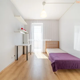 M 50M2 / 3 POKOJE / BALKON / GARAŻ / ZIELONO
