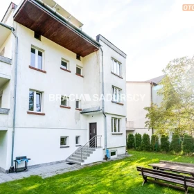 ATRAKCYJNY DOM W ZNAKOMITEJ LOKALIZACJI 