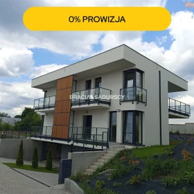 Nowoczesny dom w zielonej okolicy 