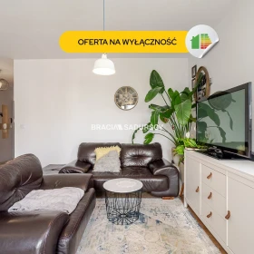 Wygodne mieszkanie 3 pokojowe z balkonem.