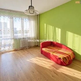 Borsucza, 2 pokoje. Do mocnego odświeżenia. 