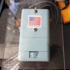 ŚLISKIE POSADZKI - Posadzki, podłogi - przyrząd do badania poślizgowości podłóg i posadzek. Produkt USA