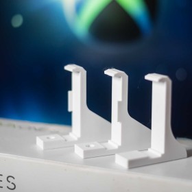 Uchwyt ścienny do konsoli Xbox One X komplet