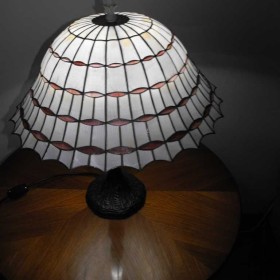 Ładna lampka gabinetowa/nocna - klosz witraż z masy perłowej