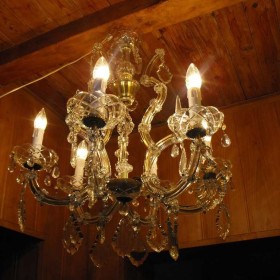 Piękny, szklany, sześcioramienny żyrandol/lampa z kryształami