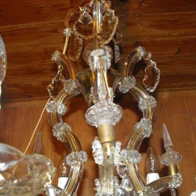 Piękny, szklany, sześcioramienny żyrandol/lampa z kryształami