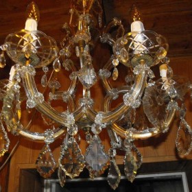 Piękny, szklany, sześcioramienny żyrandol/lampa z kryształami