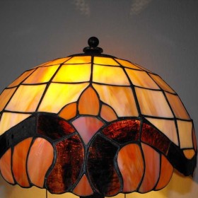 Oryginalna lampa z witrażem na stolik lub komodę