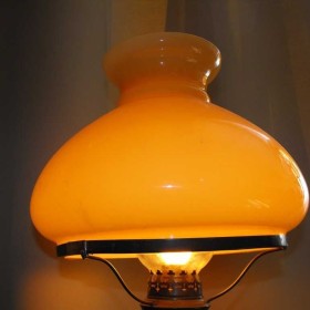 Mosiężna lampa z kloszem w stylu lampy naftowej. Dostawa gratis
