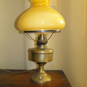 Mosiężna lampa z kloszem w stylu lampy naftowej. Dostawa gratis