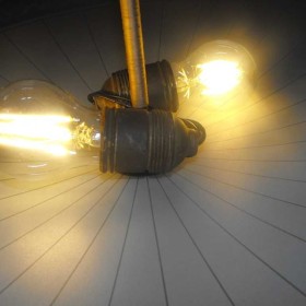 Wisząca lampa/żyrandol z pięknym kloszem-tzw parasolka.