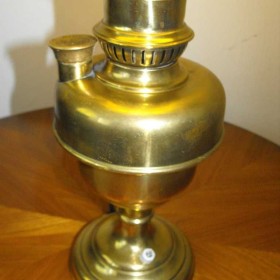 Mosiężna lampa w stylu lampy naftowej - klosz tulipan z kryzą
