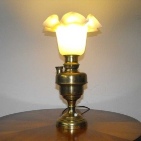 Mosiężna lampa w stylu lampy naftowej - klosz tulipan z kryzą
