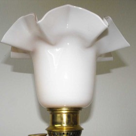 Mosiężna lampa w stylu lampy naftowej - klosz tulipan z kryzą