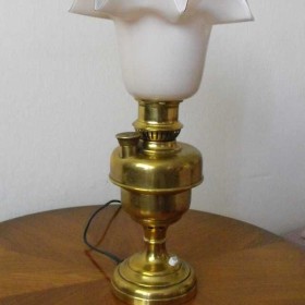 Mosiężna lampa w stylu lampy naftowej - klosz tulipan z kryzą