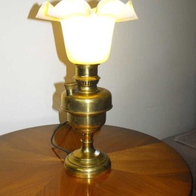 Mosiężna lampa w stylu lampy naftowej - klosz tulipan z kryzą