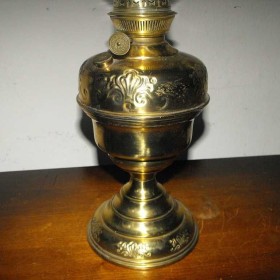 Mosiężna, bogato zdobiona lampa naftowa, Sprawna