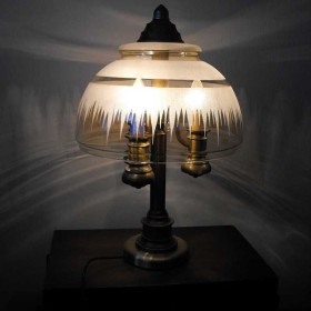 Trzyramienna, mosiężna lampa gabinetowa z dużym kloszem