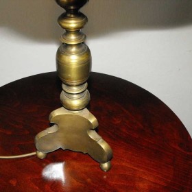 Piękna, mosiężna lampa na stolik lub komodę