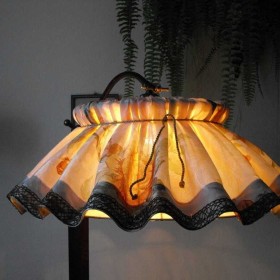 Stara, wysoka lampa podłogowa z abażurem - ruchome ramię