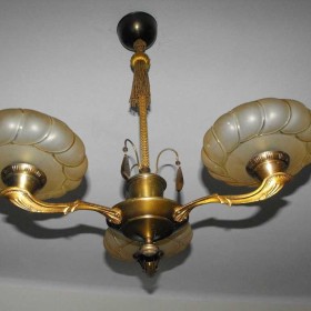 Trzyramienny, mosiężny żyrandol/lampa z kloszami