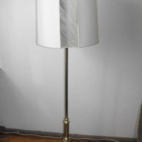 Mosiężna lampa podłogowa z abażurem