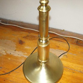 Mosiężna lampa podłogowa z abażurem