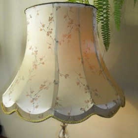 Piękna lampa podłogowa ze szkła i mosiądzu