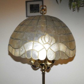 Lampa podłogowa z mosiądzu - witraż z masy perłowej
