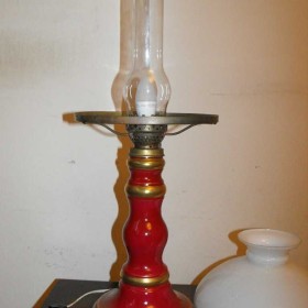 Porcelanowa lampa w stylu lampy naftowej sygnowana. Dostawa gratis