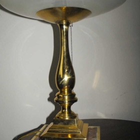 Elegancka lampa w stylu Art Deco wykonana z mosiądzu
