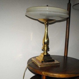 Elegancka lampa w stylu Art Deco wykonana z mosiądzu