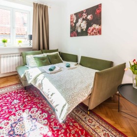 Warszawa Śródmieście, ul. Świętojańska 19, przestronny dla 6 osób