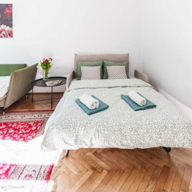 Warszawa Śródmieście, ul. Świętojańska 19, przestronny dla 6 osób