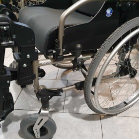 Wózek inwalidzki specjalistyczny  V300 30° Vermeiren + stolik