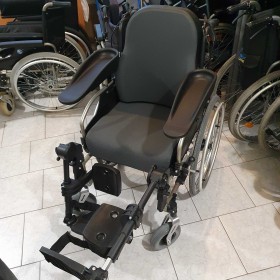 Wózek inwalidzki specjalistyczny  V300 30° Vermeiren + stolik