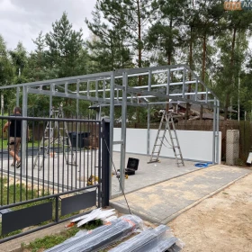 Garaże  z płyty warstwowej na wymiar dostępne w Gard House! 
